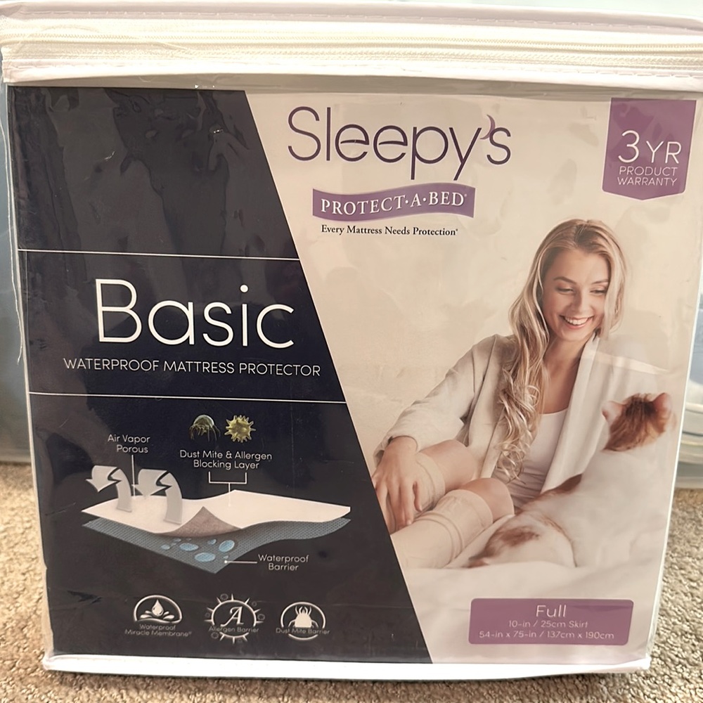 Sleepy’s Waterproof Mattress Cover - New